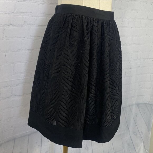 ⭐ 3/$15 J. Crew Size 2P Floral Textured Black Mini Skirt With Back Zipper - Picture 2 of 10